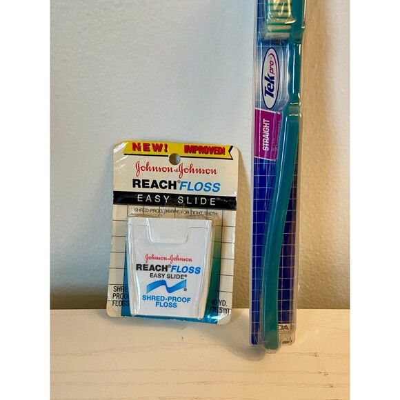 VTG (2) Sealed Tek Pro Toothbrush Johnson Reach Floss Easy Slide SET Soft Straig - Picture 2 of 6